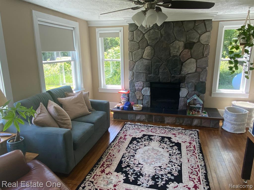 1561 North Hickory Ridge Road Highland, MI 48357 - Photo 18 of 39