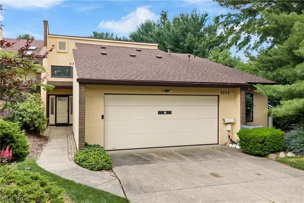 $339,000 | 1935 Brookwood Drive, Akron, OH 44313