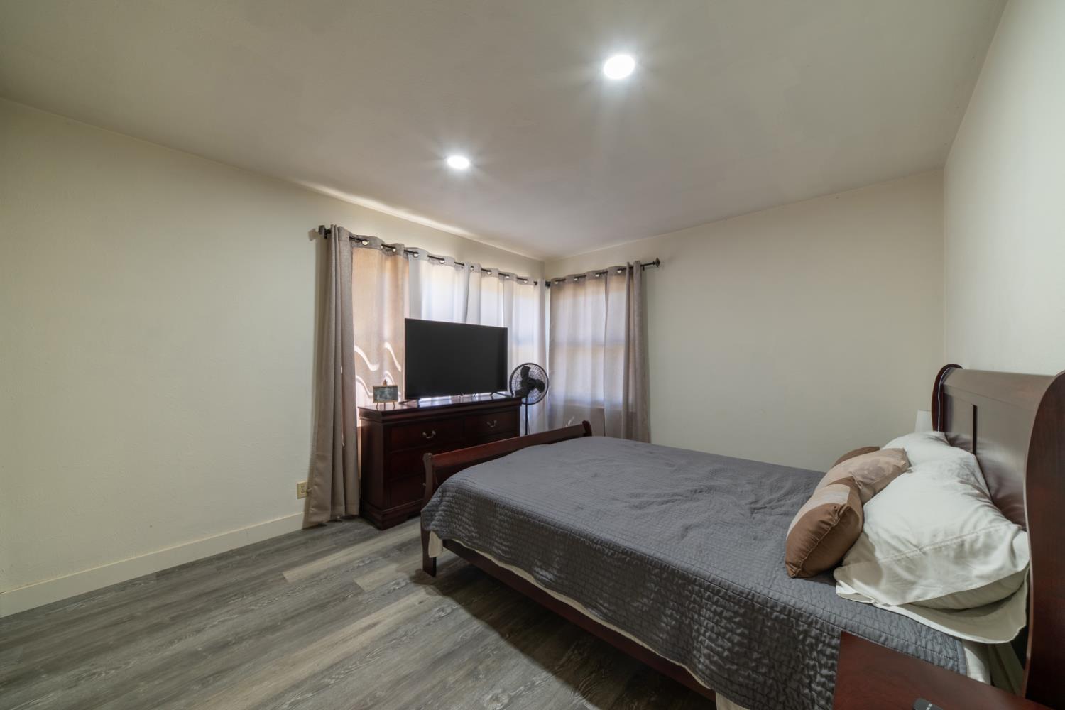 1004 West Pontiac Way Fresno, CA 93705 - Photo 12 of 34 a bedroom with a bed and a television in it