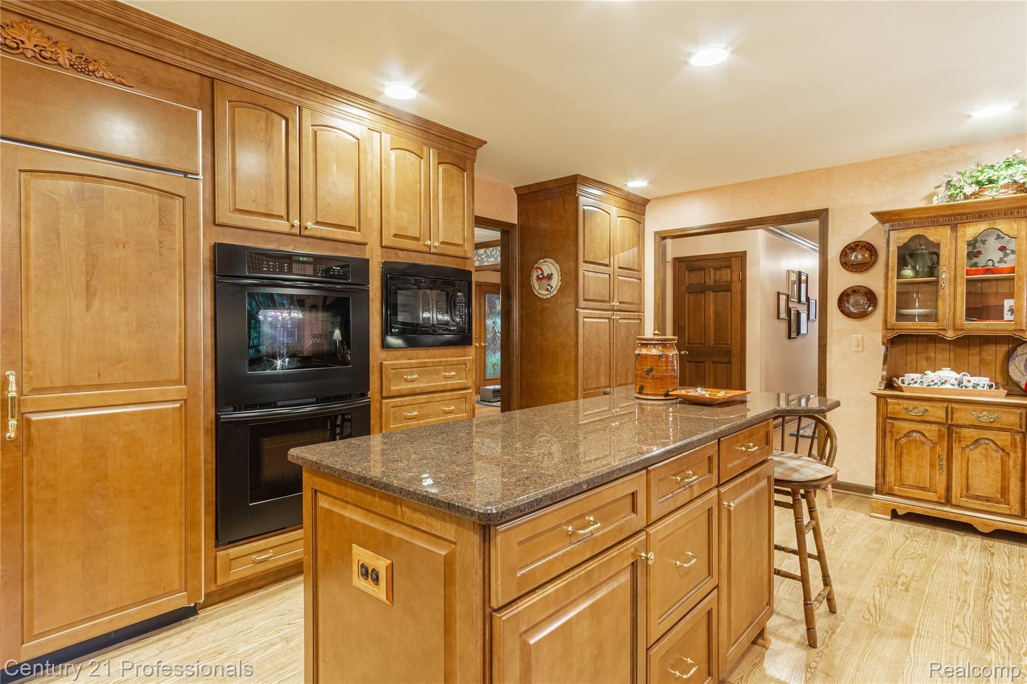 3650 Merriweather Lane Rochester, MI 48306 - Photo 9 of 36 Wood Floors
