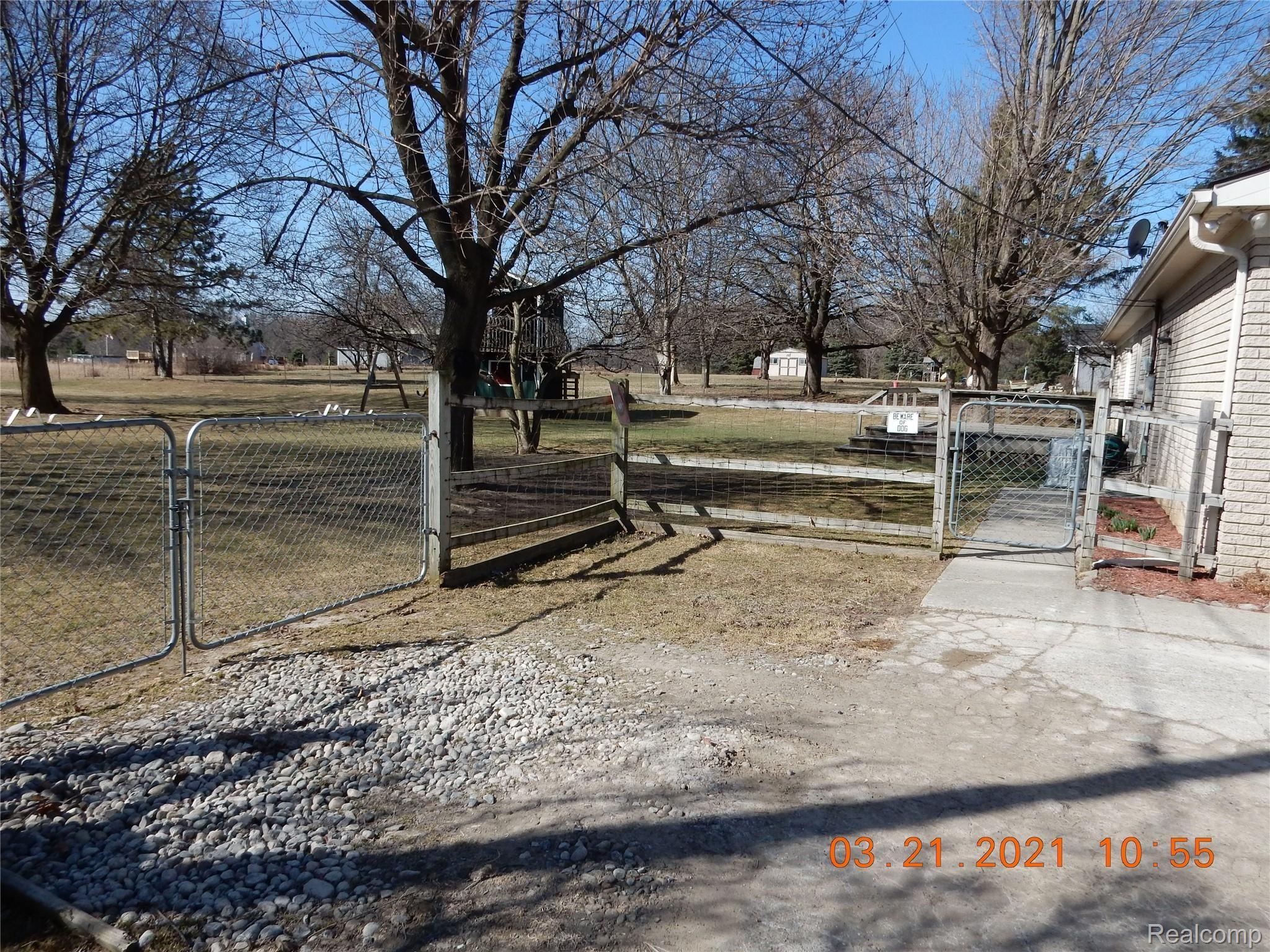 3789 West Schafer Road Pinckney, MI 48169 - Photo 4 of 47 DSCN2975.JPG