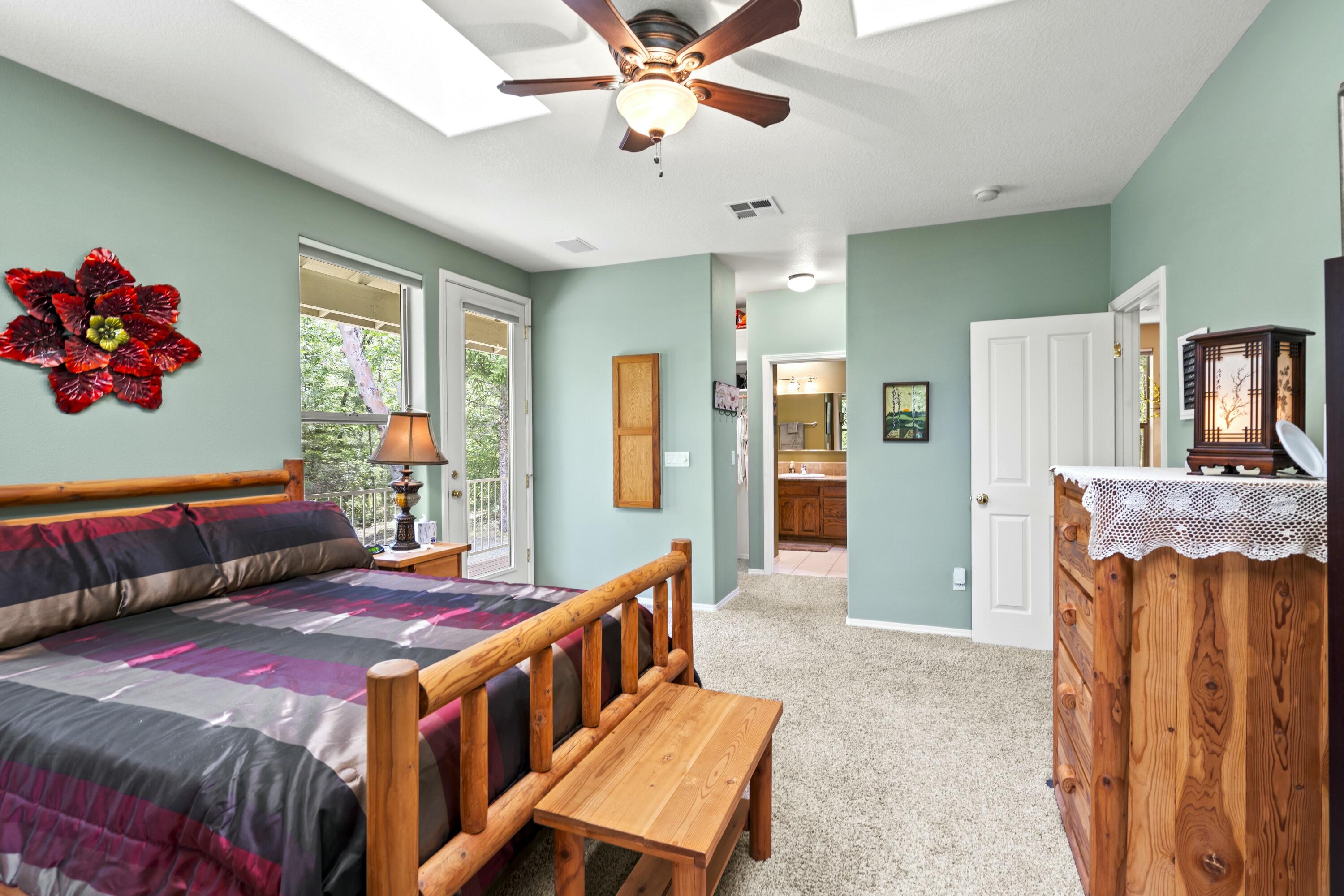 466 Three Pines Road Grants Pass, OR 97526 - Photo 10 of 41 Primary Bedroom