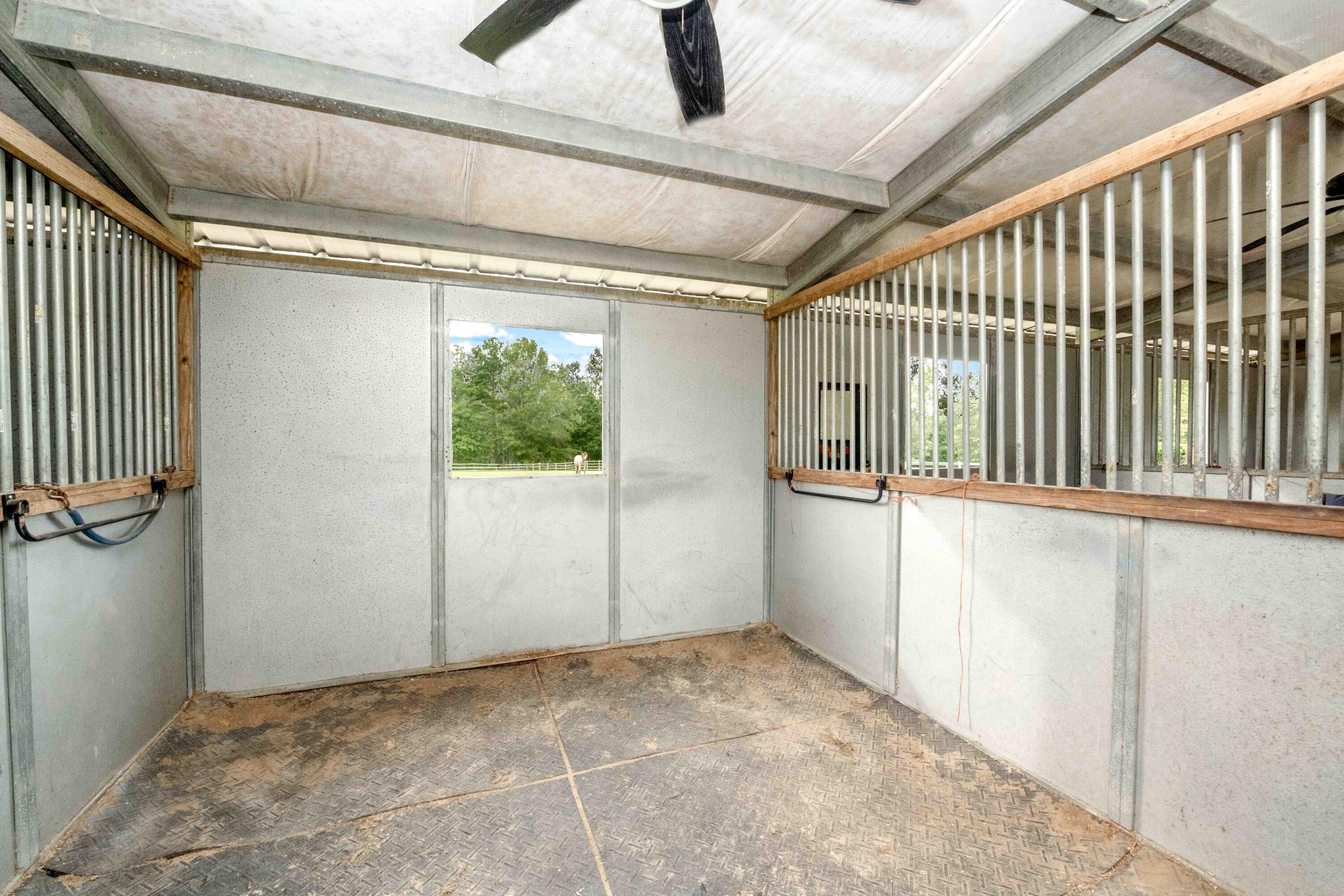 113 Rookery Court Summerville, SC 29483 - Photo 55 of 65 113 Rookery Court Stall LR