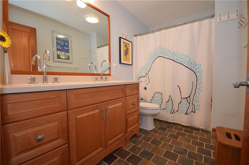 714 Park Road Clinton, PA 15026 - Photo 21 of 25 full bath on 2nd floor