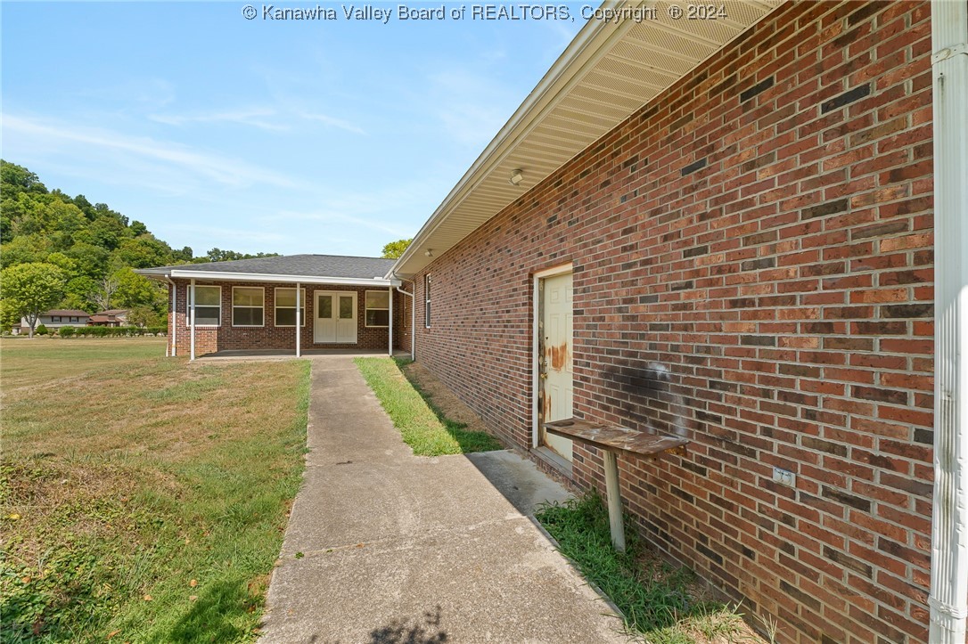 2376 East Mud River Road Culloden, WV 25510 - Photo 7 of 44 Gallery Image 7