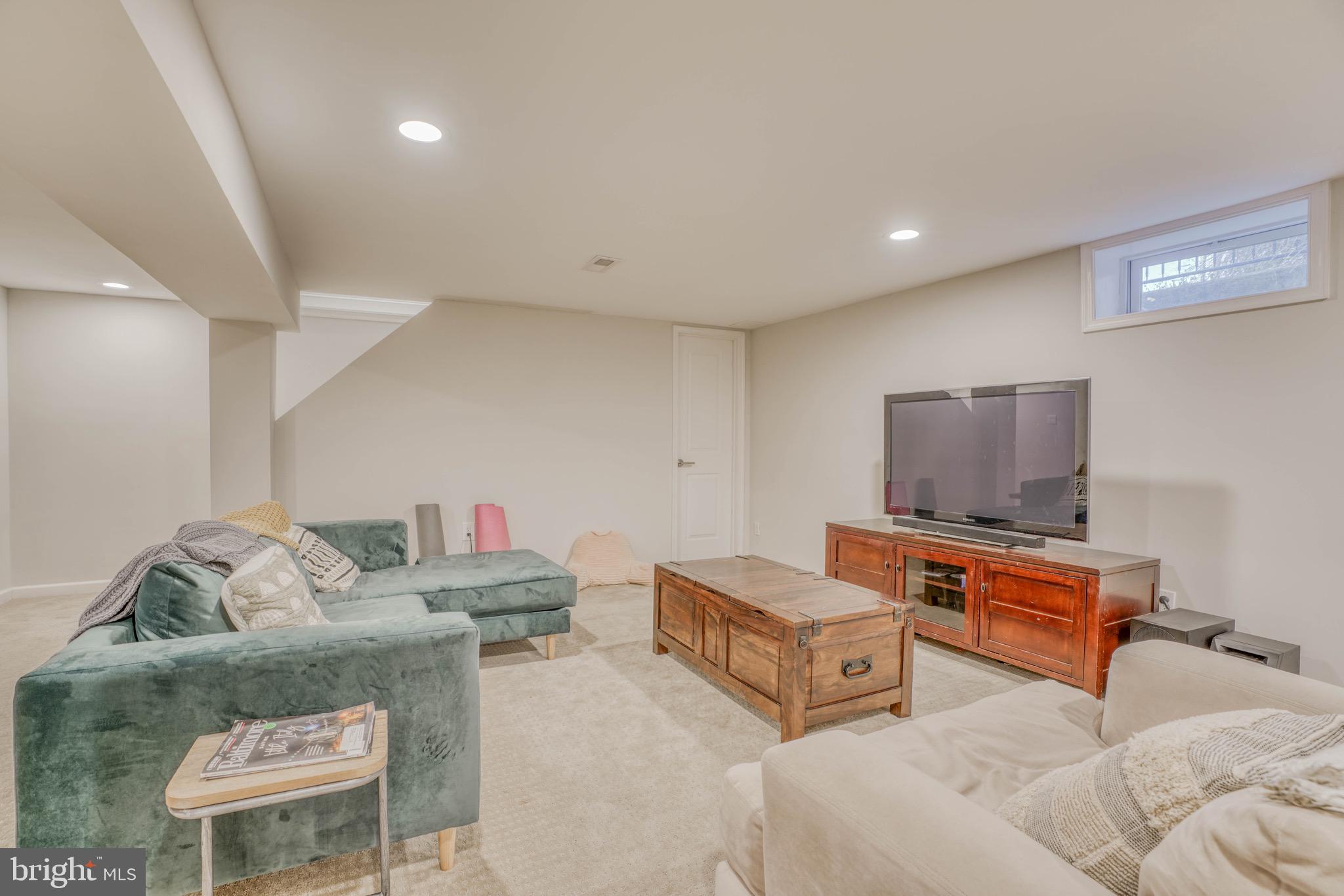 2818 Pinewick Road Ellicott City, MD 21042 - Photo 52 of 75 Gallery Image 52