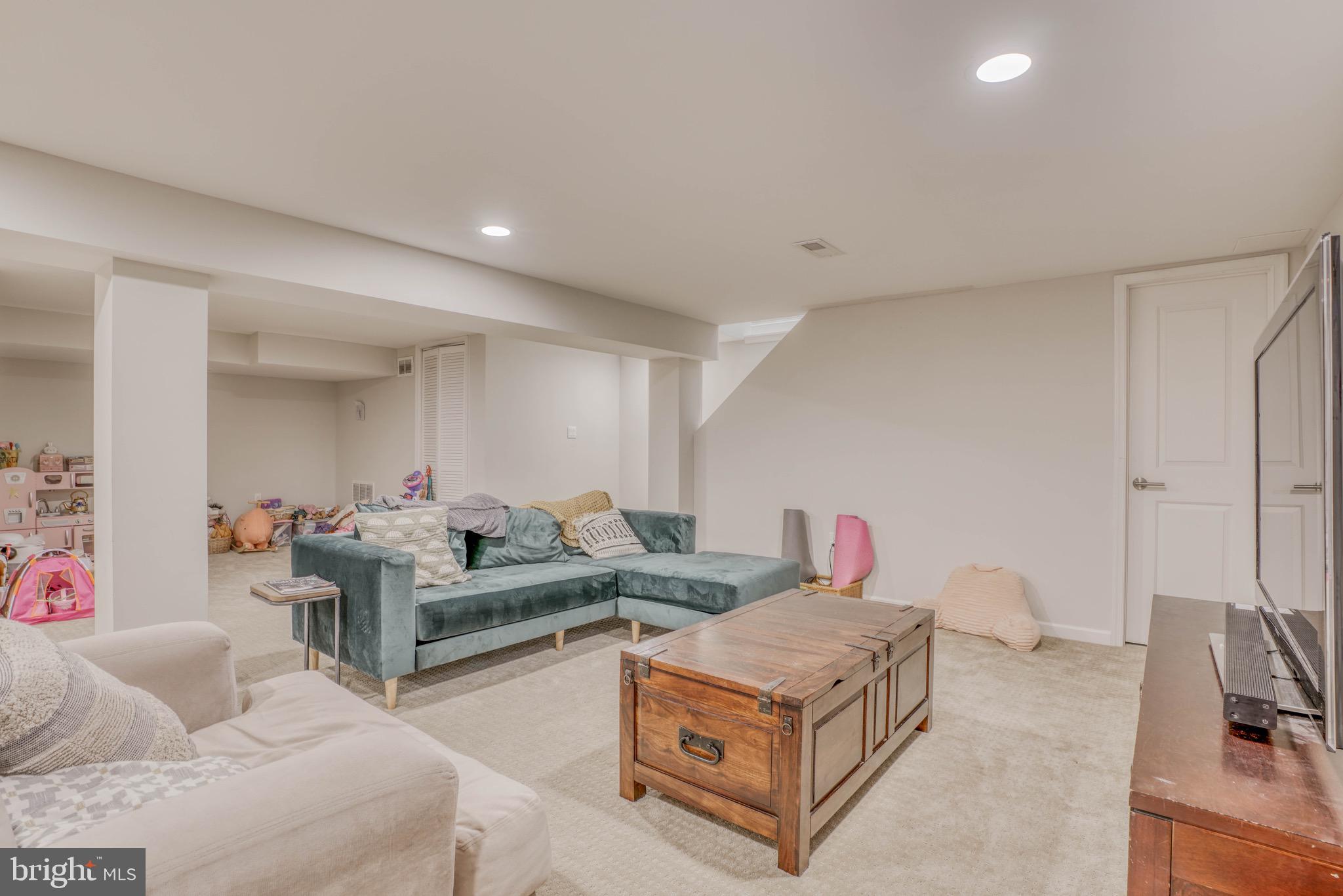 2818 Pinewick Road Ellicott City, MD 21042 - Photo 53 of 75 Gallery Image 53