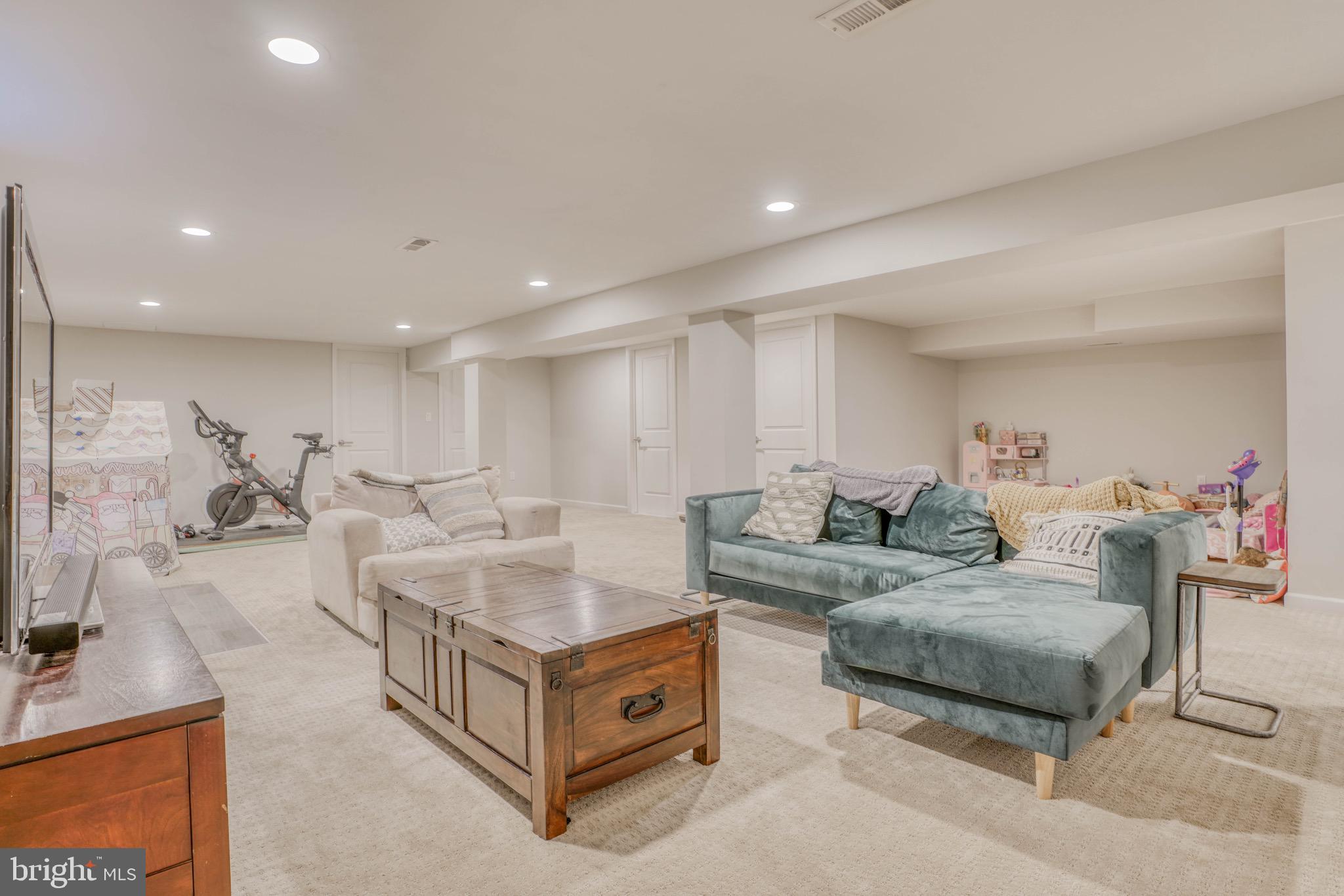 2818 Pinewick Road Ellicott City, MD 21042 - Photo 54 of 75 Gallery Image 54