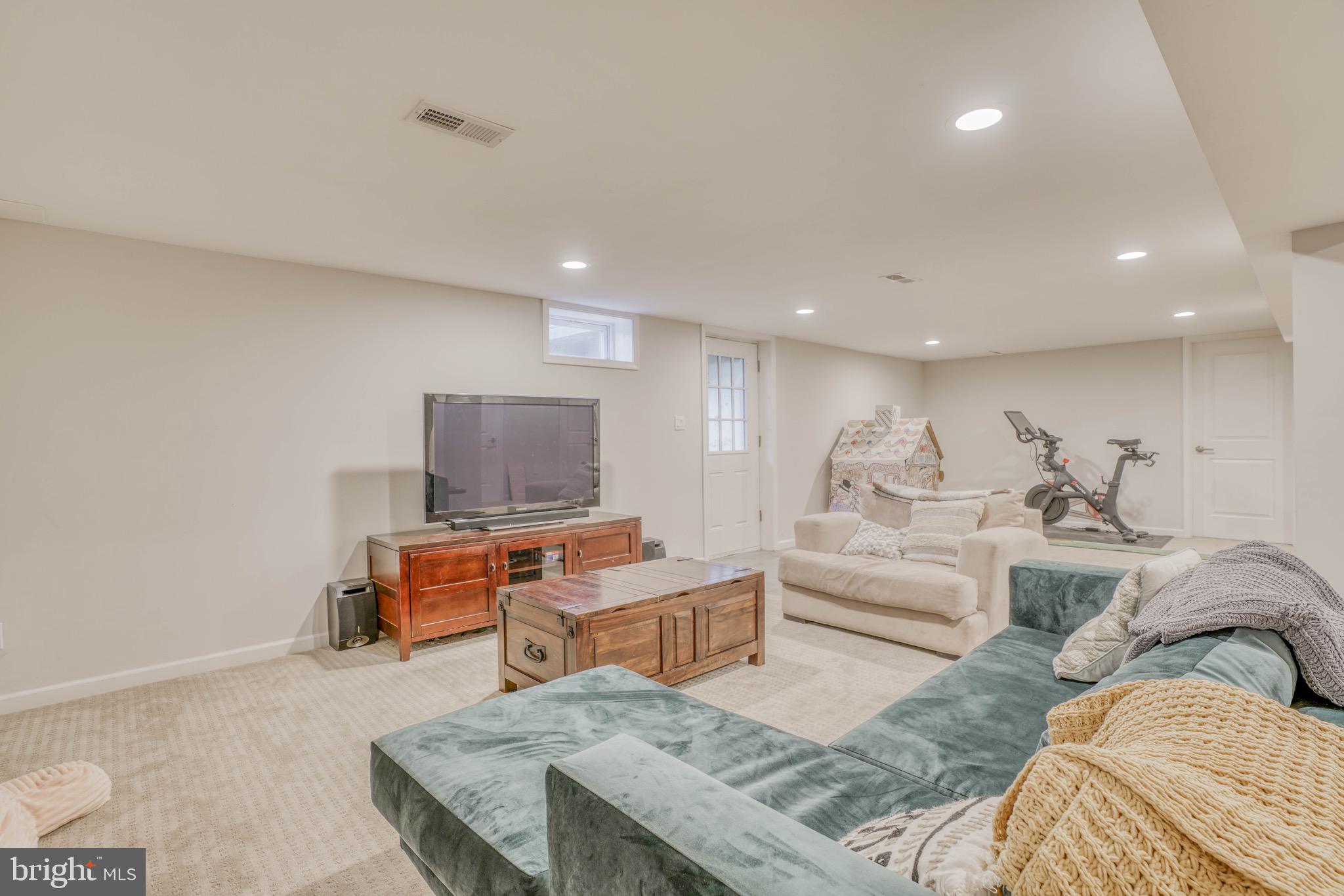 2818 Pinewick Road Ellicott City, MD 21042 - Photo 55 of 75 Gallery Image 55