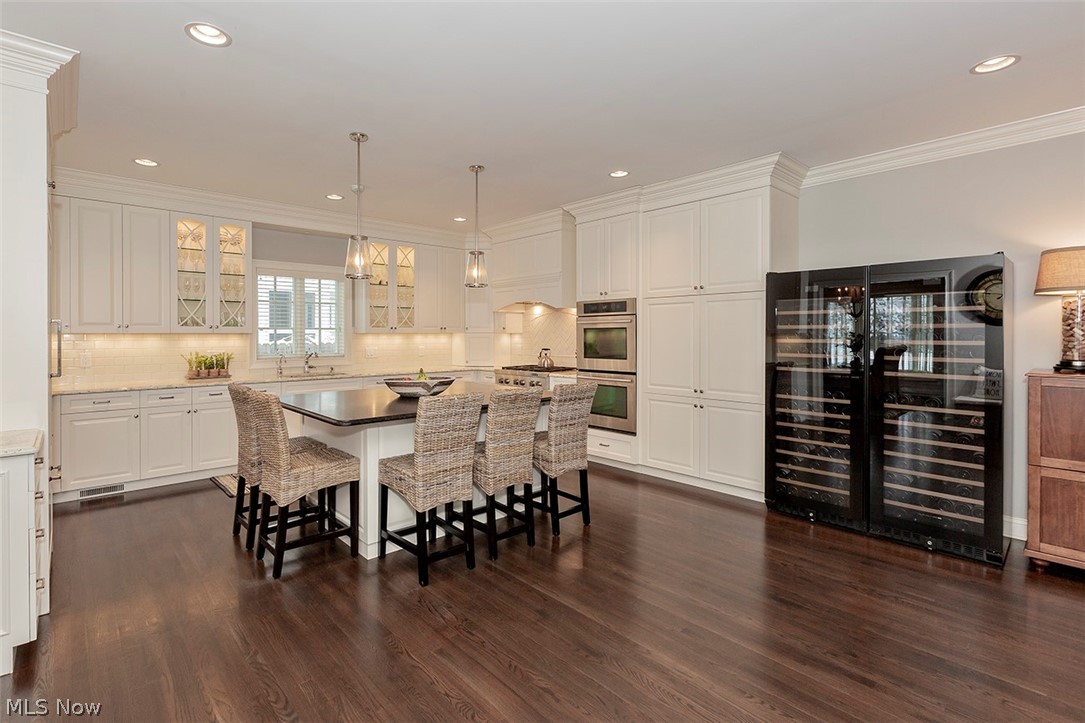 22688 Douglas Road Shaker Heights, OH 44122 - Photo 7 of 28 A sophisticated and tranquil palate of colors and style.