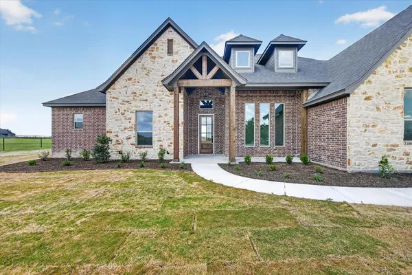 $580,000 | 517 Longhorn Lane, Springtown, TX 76082