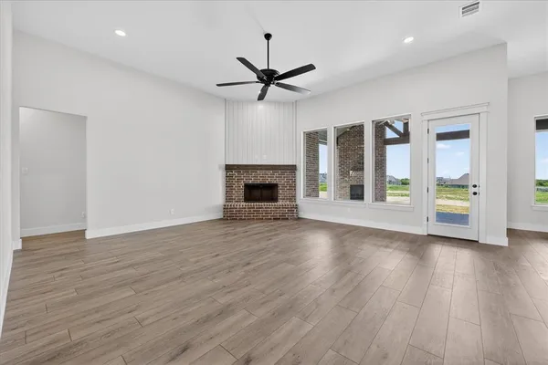 $580,000 | 517 Longhorn Lane, Springtown, TX 76082
