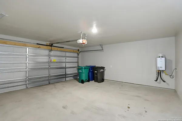 a view of empty room with window