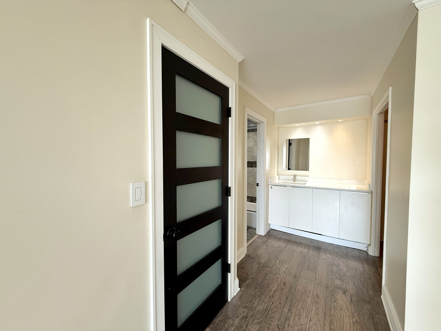 502 West Huntington Commons Road, Unit 438 Mount Prospect, IL 60056 - Photo 16 of 33 Gallery Image 16