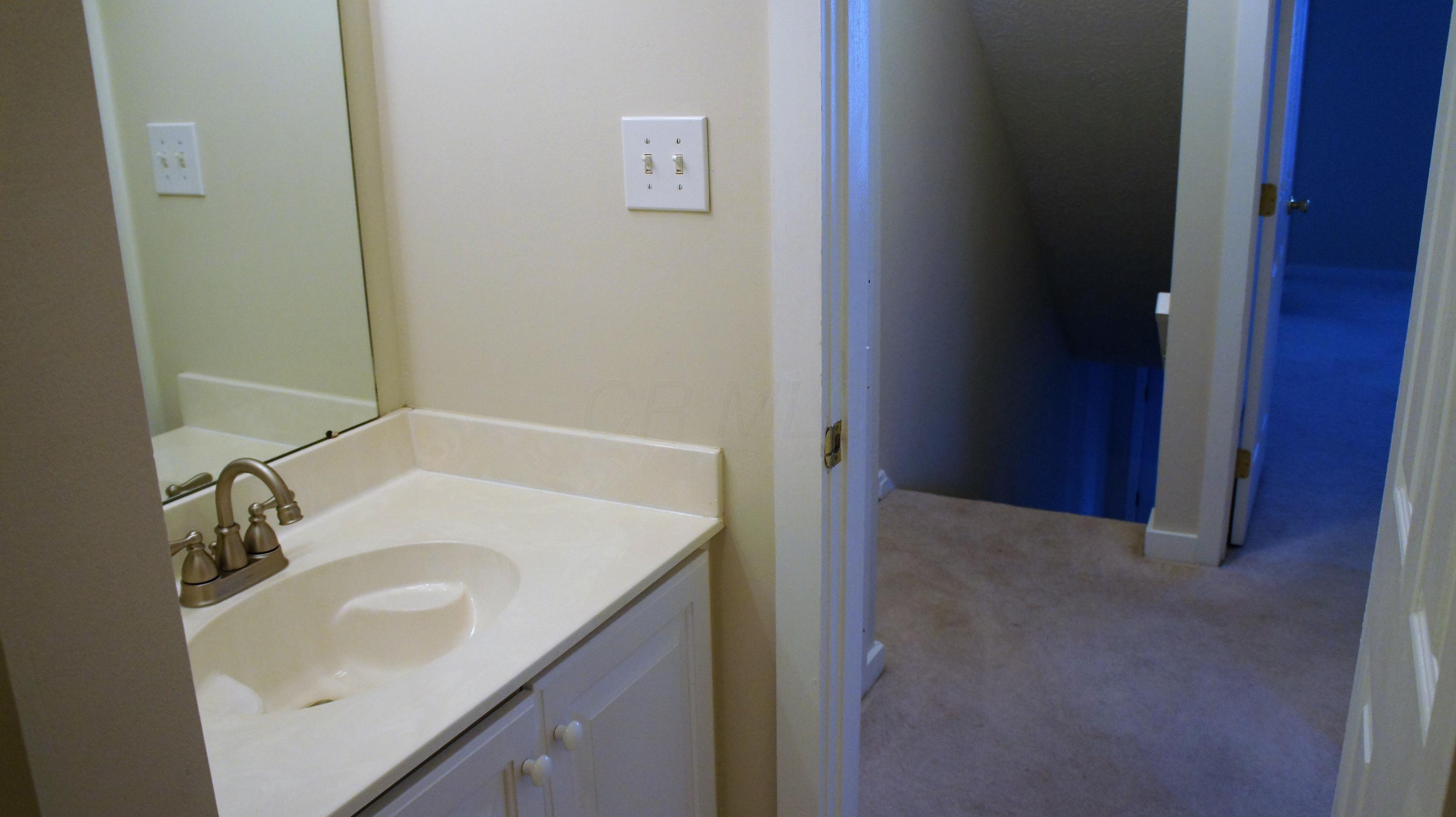 374 Edinburgh Road Dublin, OH 43017 - Photo 3 of 19 Gallery Image 3