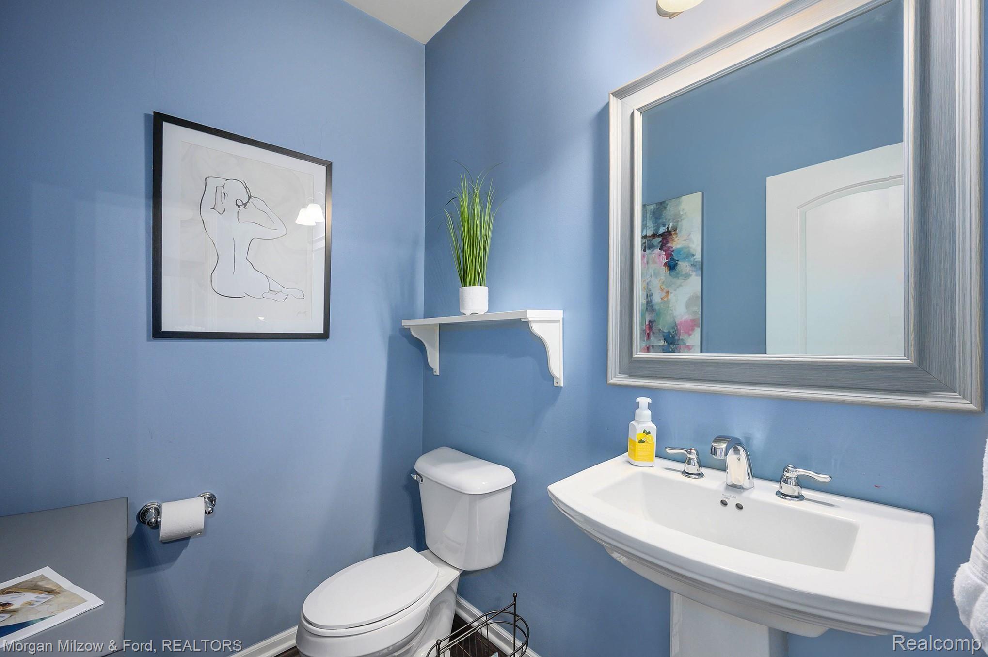 7005 Oakhurst Ridge Road Clarkston, MI 48348 - Photo 24 of 56 First floor powder room