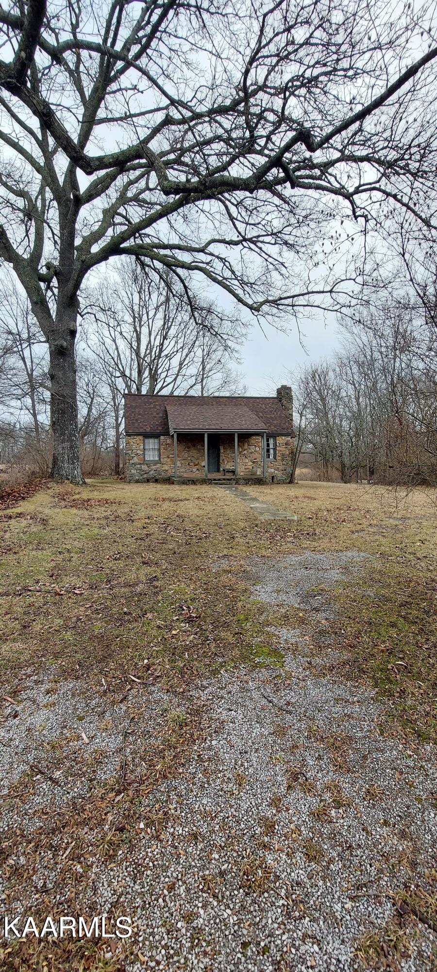 135 Short Sawmill Road Crossville, TN 38555 - Photo 3 of 18 20230109_084552