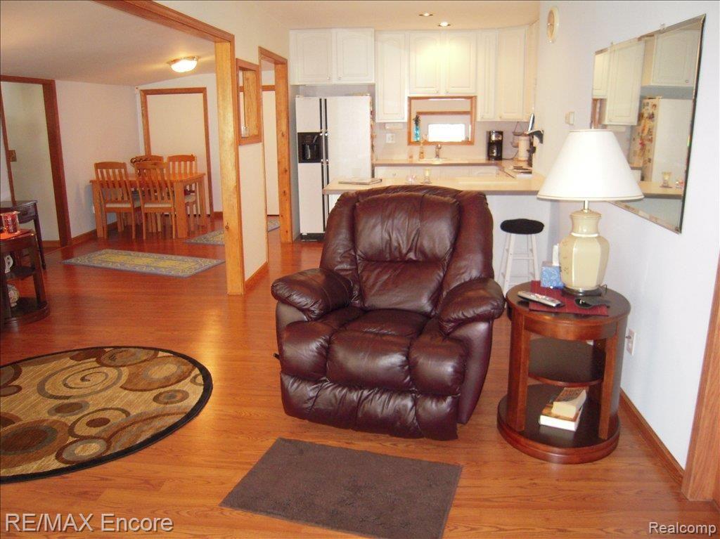 6828 Hatchery Road Waterford, MI 48327 - Photo 4 of 25 Living Room