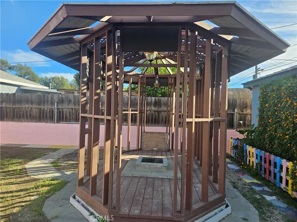 a view of outdoor space yard and porch