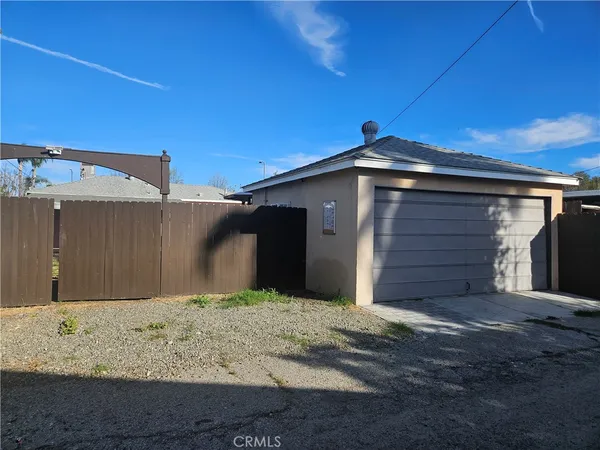 $3,200 | 6907 White Oak Avenue, Reseda, CA 91335