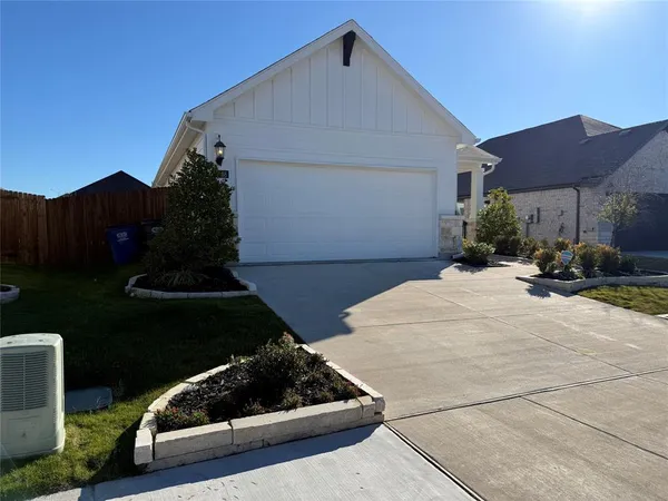 a house view with a outdoor space