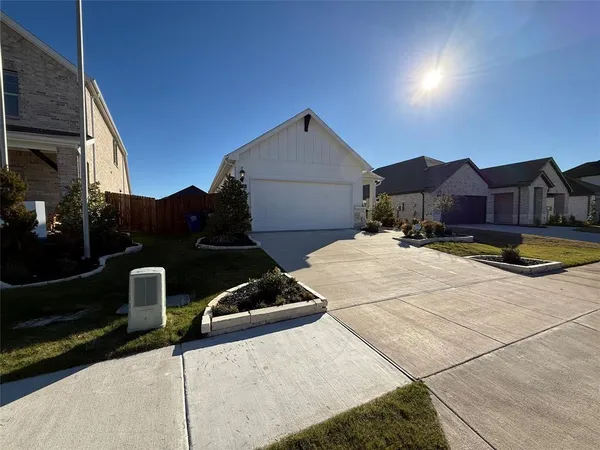 a view of multiple houses with yard