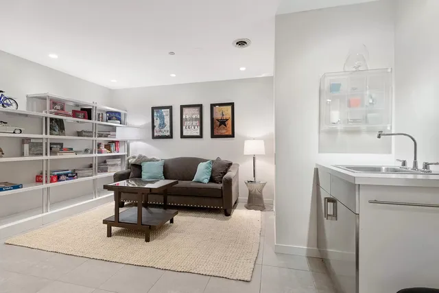 $5,950 | 680 North Lake Shore Drive, Unit 1105, Chicago, IL 60611