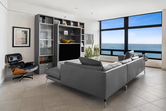 $5,950 | 680 North Lake Shore Drive, Unit 1105, Chicago, IL 60611