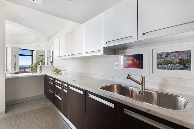 $5,950 | 680 North Lake Shore Drive, Unit 1105, Chicago, IL 60611