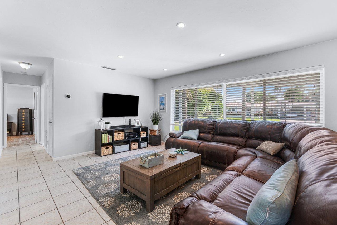 381 Northeast 23rd Way Boca Raton, FL 33431 - Photo 5 of 27 Living Room