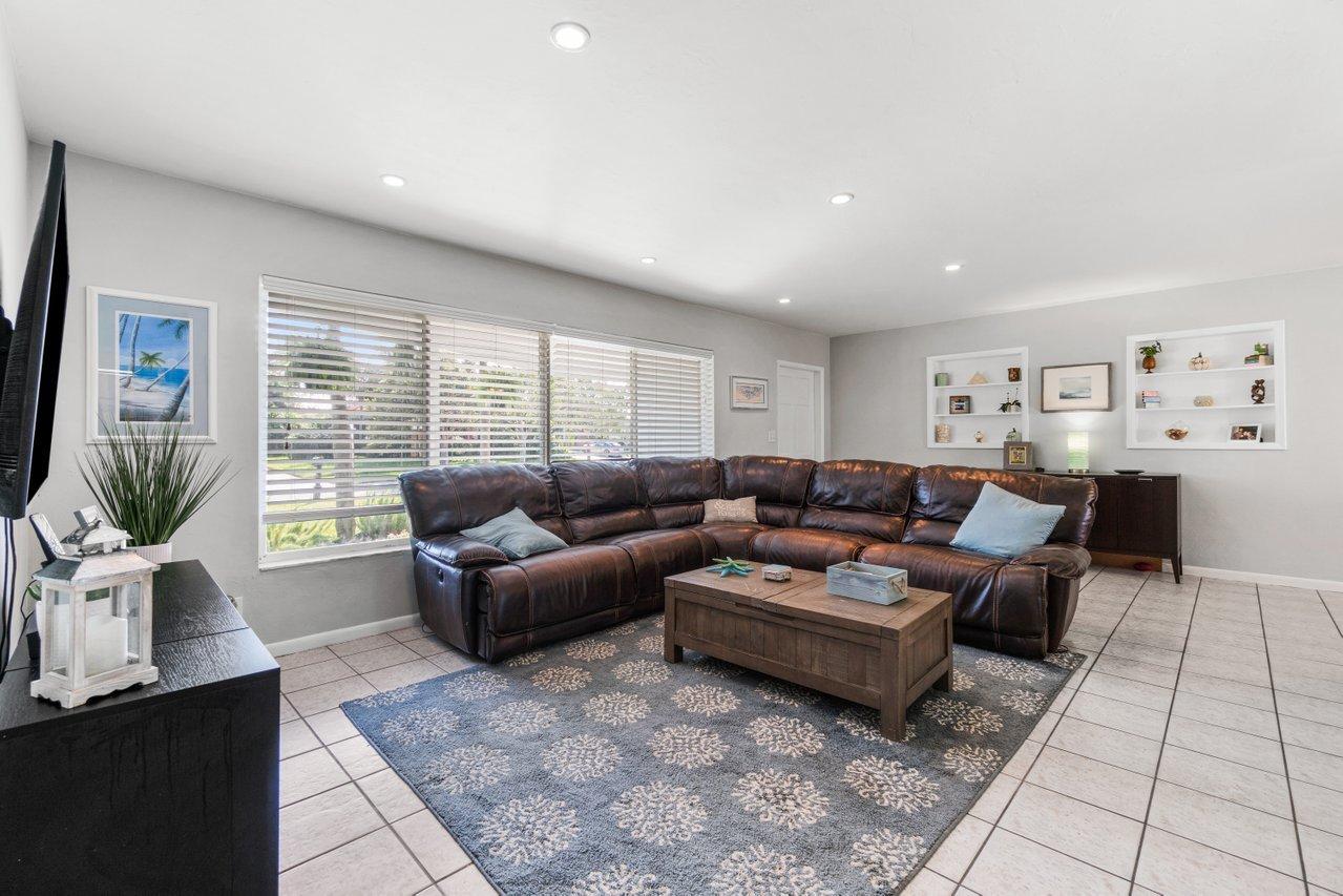 381 Northeast 23rd Way Boca Raton, FL 33431 - Photo 6 of 27 Living Room