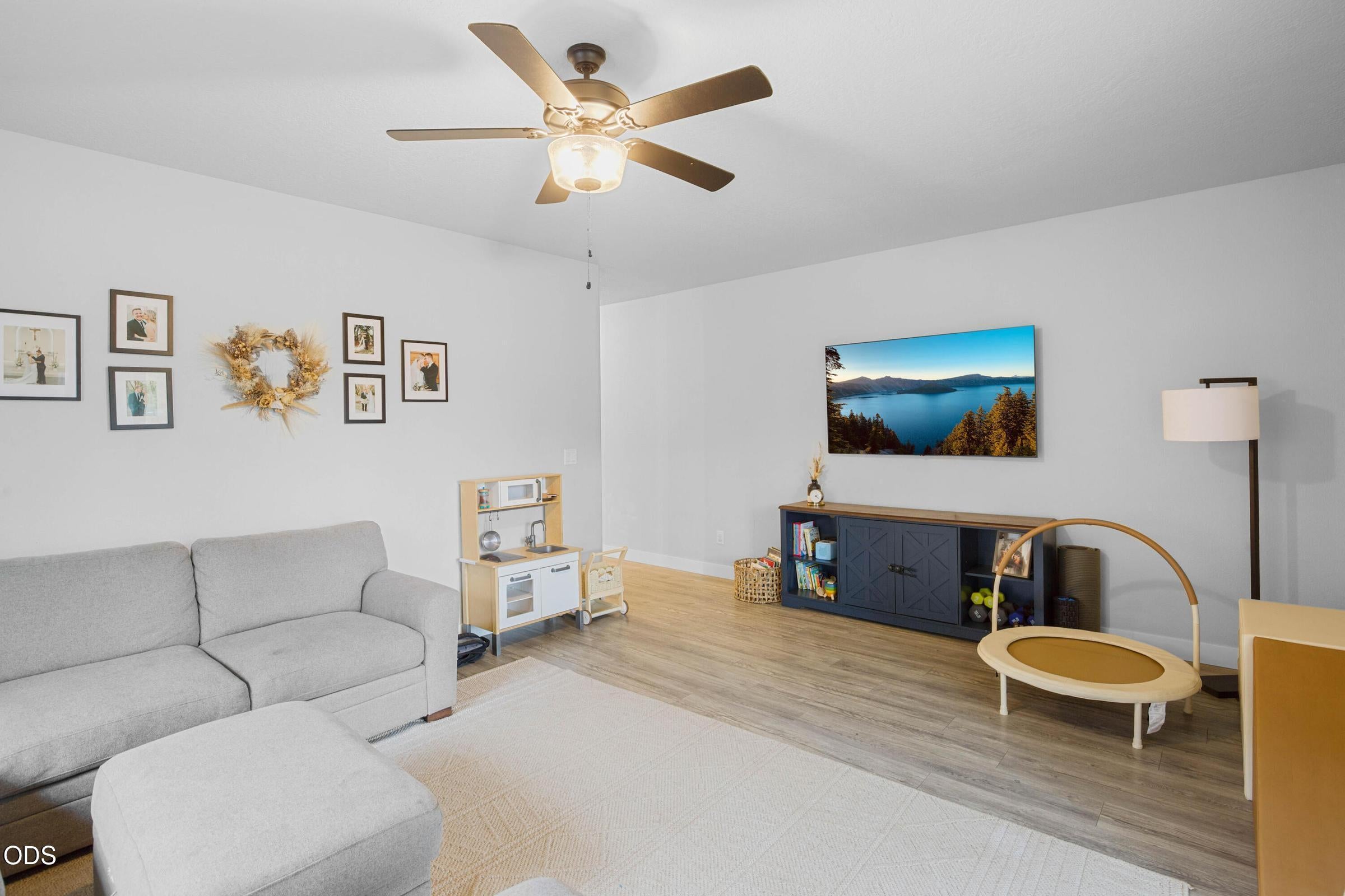 738 Lincoln Road Grants Pass, OR 97526 - Photo 6 of 28 Gallery Image 6