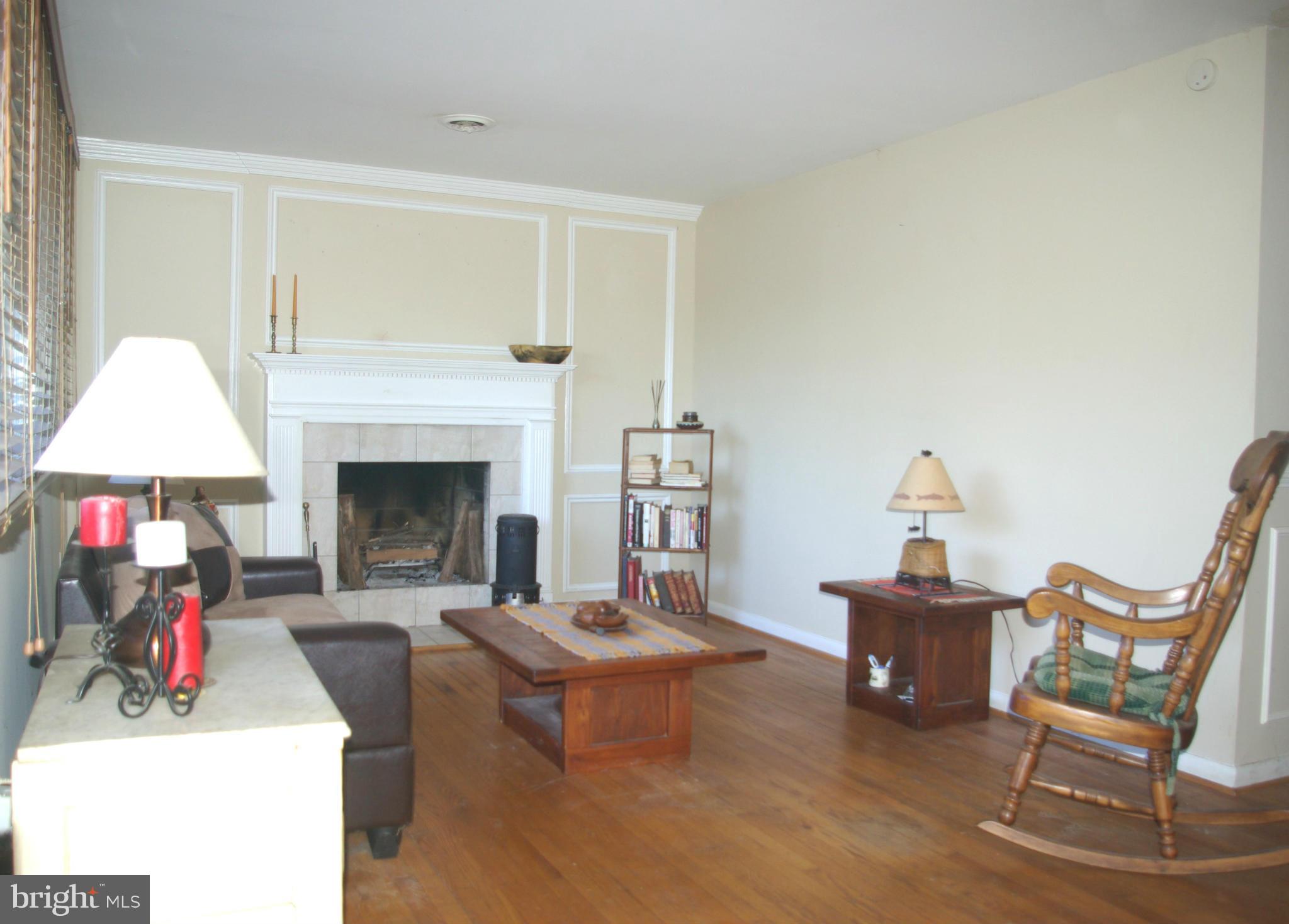 6700 Sundown Road Gaithersburg, MD 20882 - Photo 2 of 15 Living Room