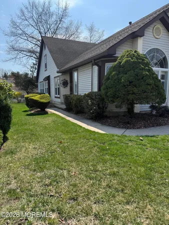 a view of a house with backyard and garden