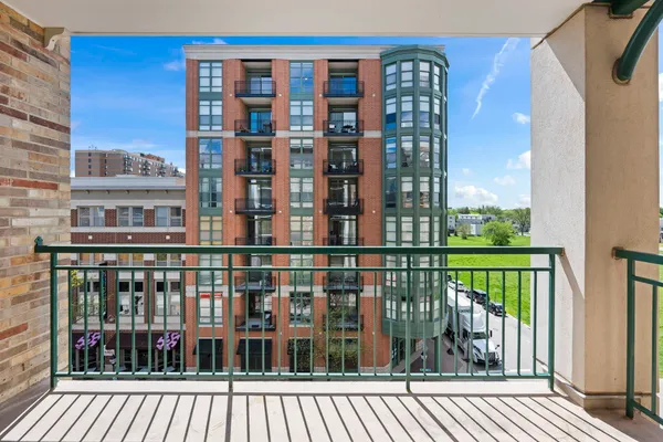 $425,000 | 200 West Campbell Street, Unit 502, Arlington Heights, IL 60005