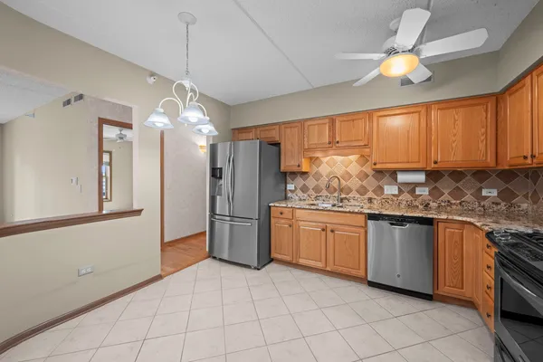 $425,000 | 200 West Campbell Street, Unit 502, Arlington Heights, IL 60005