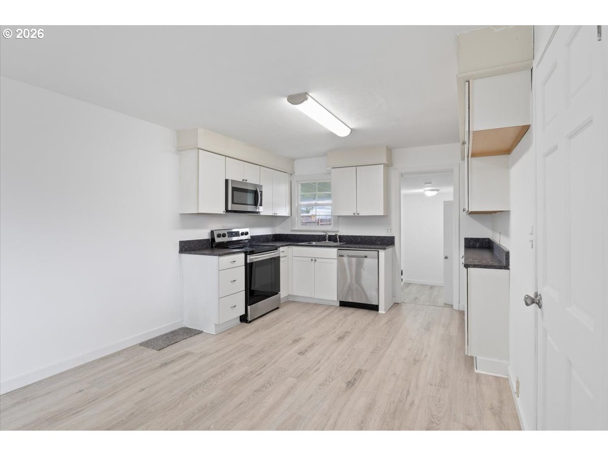 704 Southwest 16th Avenue Albany, OR 97321 - Photo 11 of 35