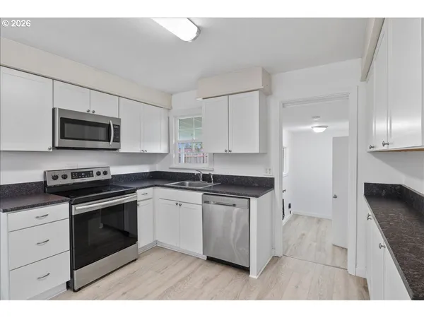 $339,000 | 704 Southwest 16th Avenue, Albany, OR 97321