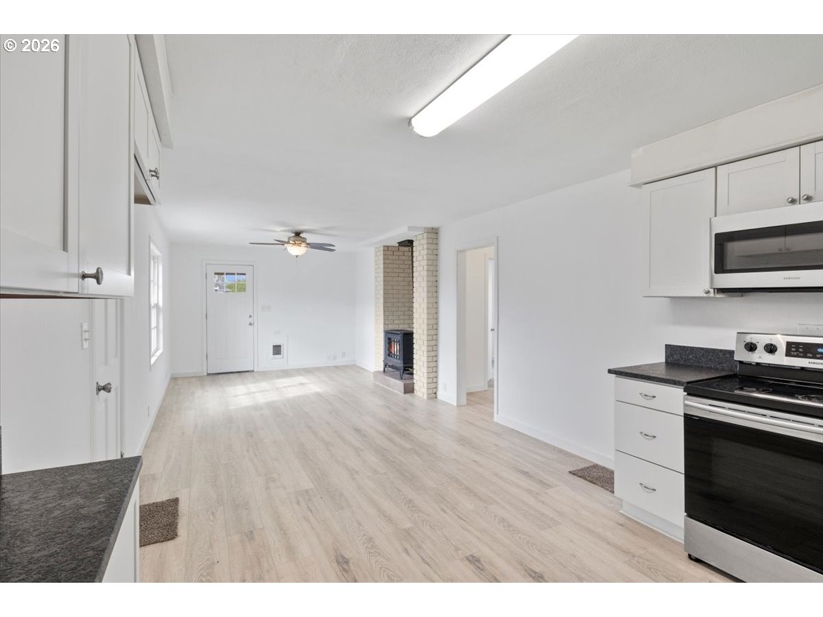 704 Southwest 16th Avenue Albany, OR 97321 - Photo 14 of 35