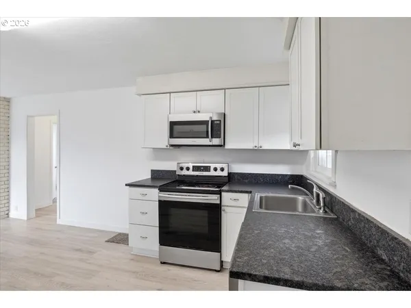 $339,000 | 704 Southwest 16th Avenue, Albany, OR 97321