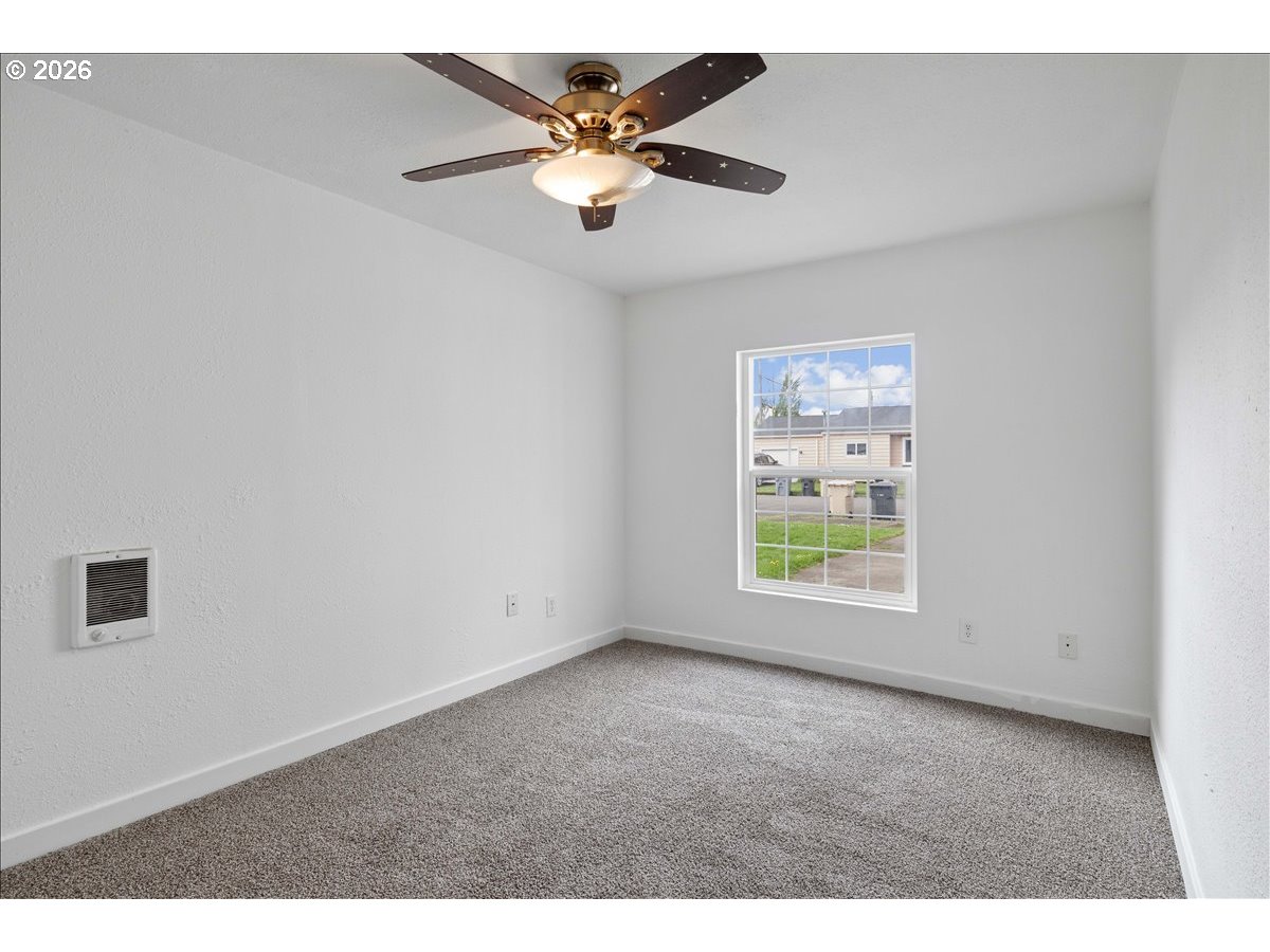 704 Southwest 16th Avenue Albany, OR 97321 - Photo 19 of 35