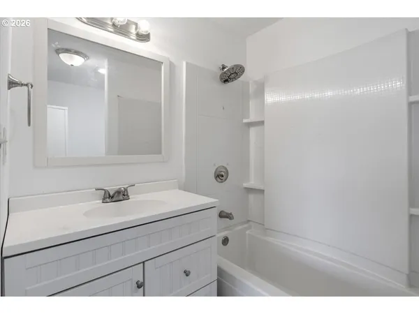 $339,000 | 704 Southwest 16th Avenue, Albany, OR 97321