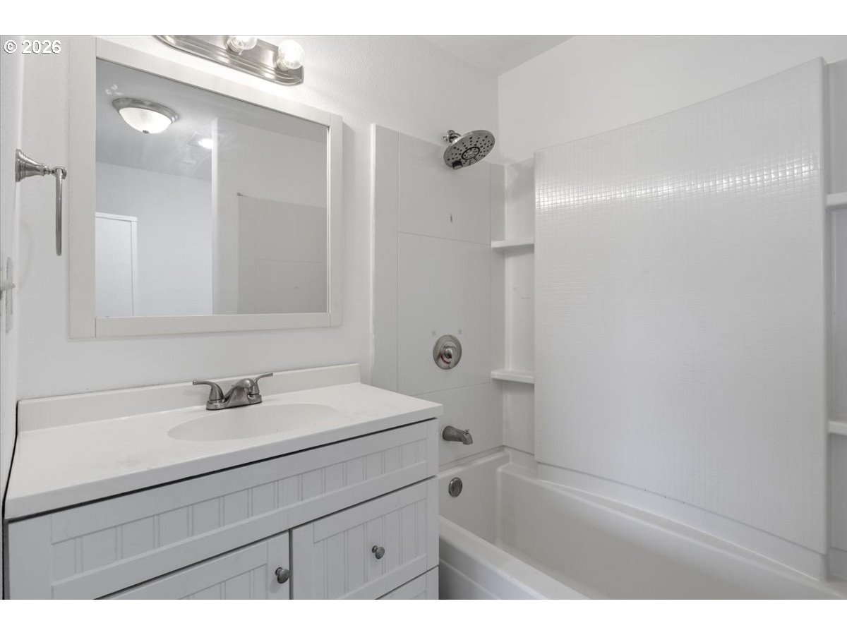 704 Southwest 16th Avenue Albany, OR 97321 - Photo 22 of 35