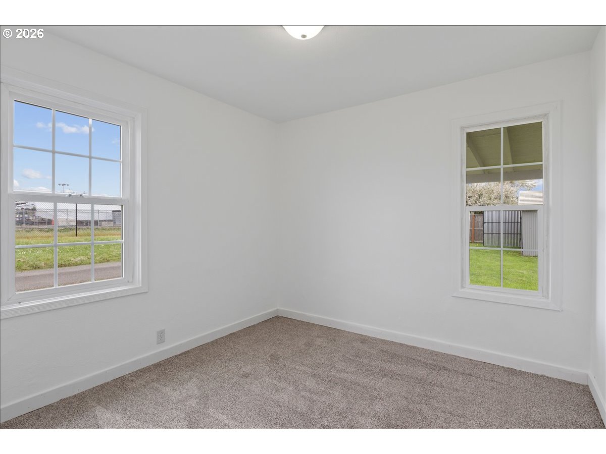 704 Southwest 16th Avenue Albany, OR 97321 - Photo 23 of 35