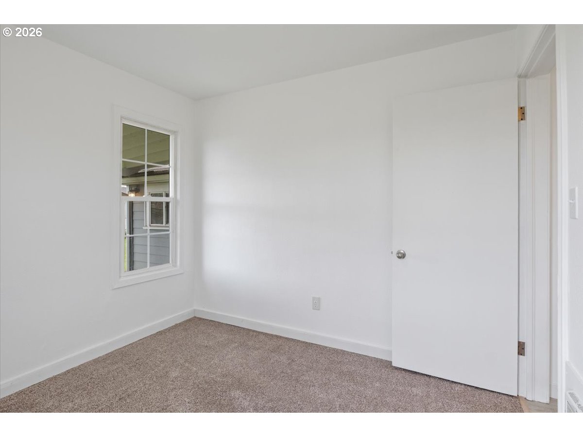 704 Southwest 16th Avenue Albany, OR 97321 - Photo 25 of 35