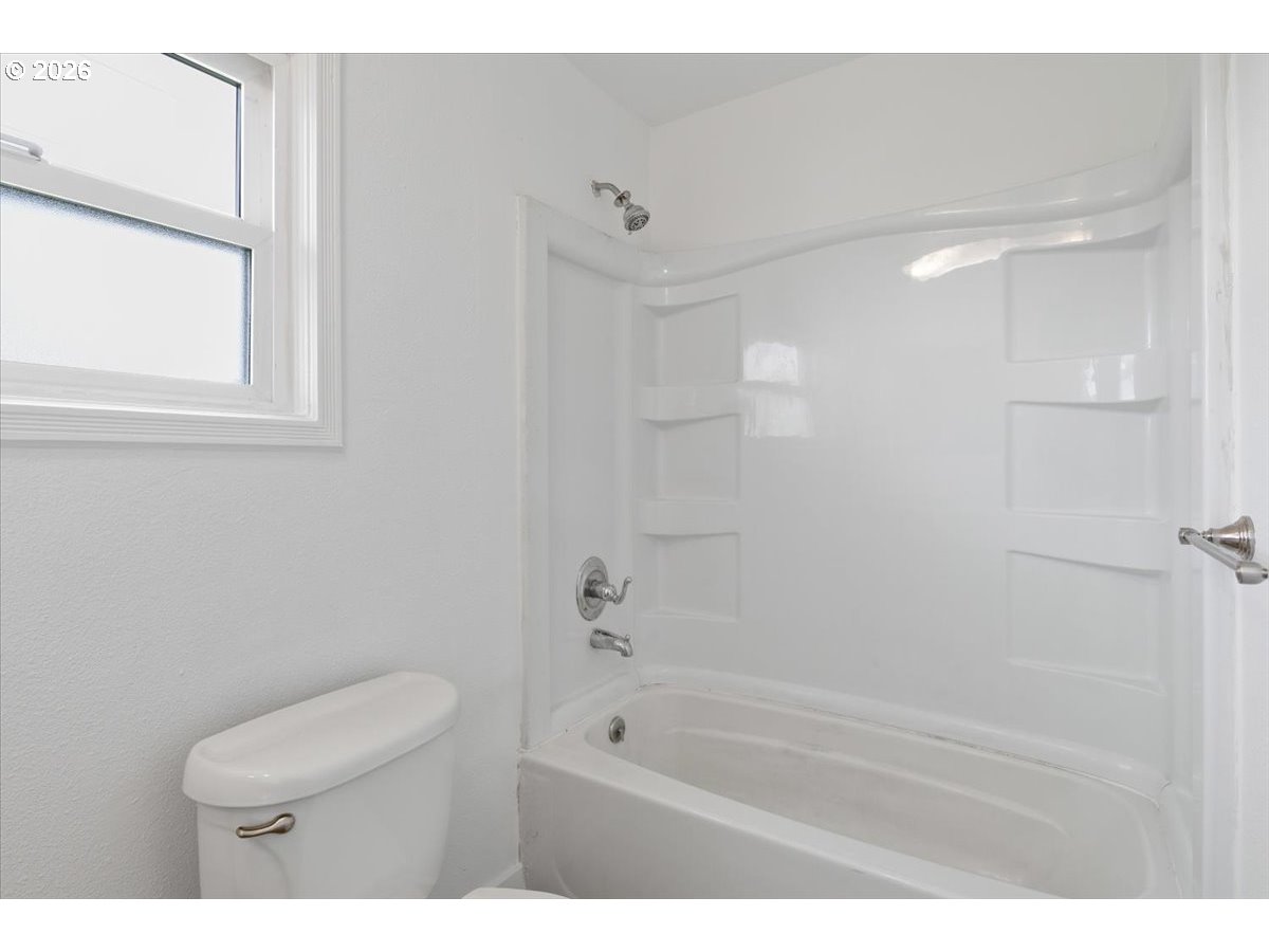 704 Southwest 16th Avenue Albany, OR 97321 - Photo 27 of 35