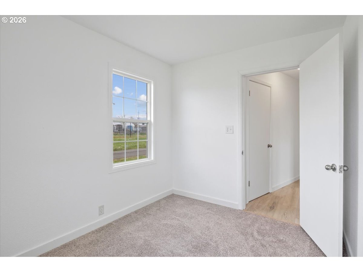 704 Southwest 16th Avenue Albany, OR 97321 - Photo 30 of 35