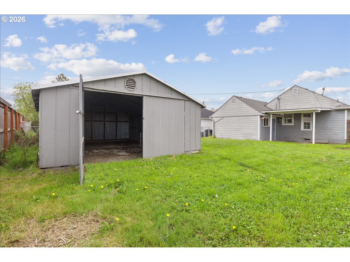 704 Southwest 16th Avenue Albany, OR 97321 - Photo 34 of 35