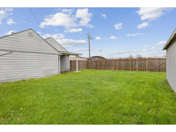 $339,000 | 704 Southwest 16th Avenue, Albany, OR 97321