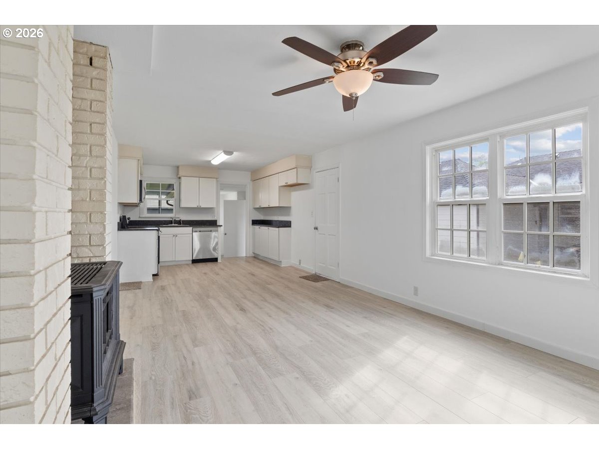 704 Southwest 16th Avenue Albany, OR 97321 - Photo 7 of 35